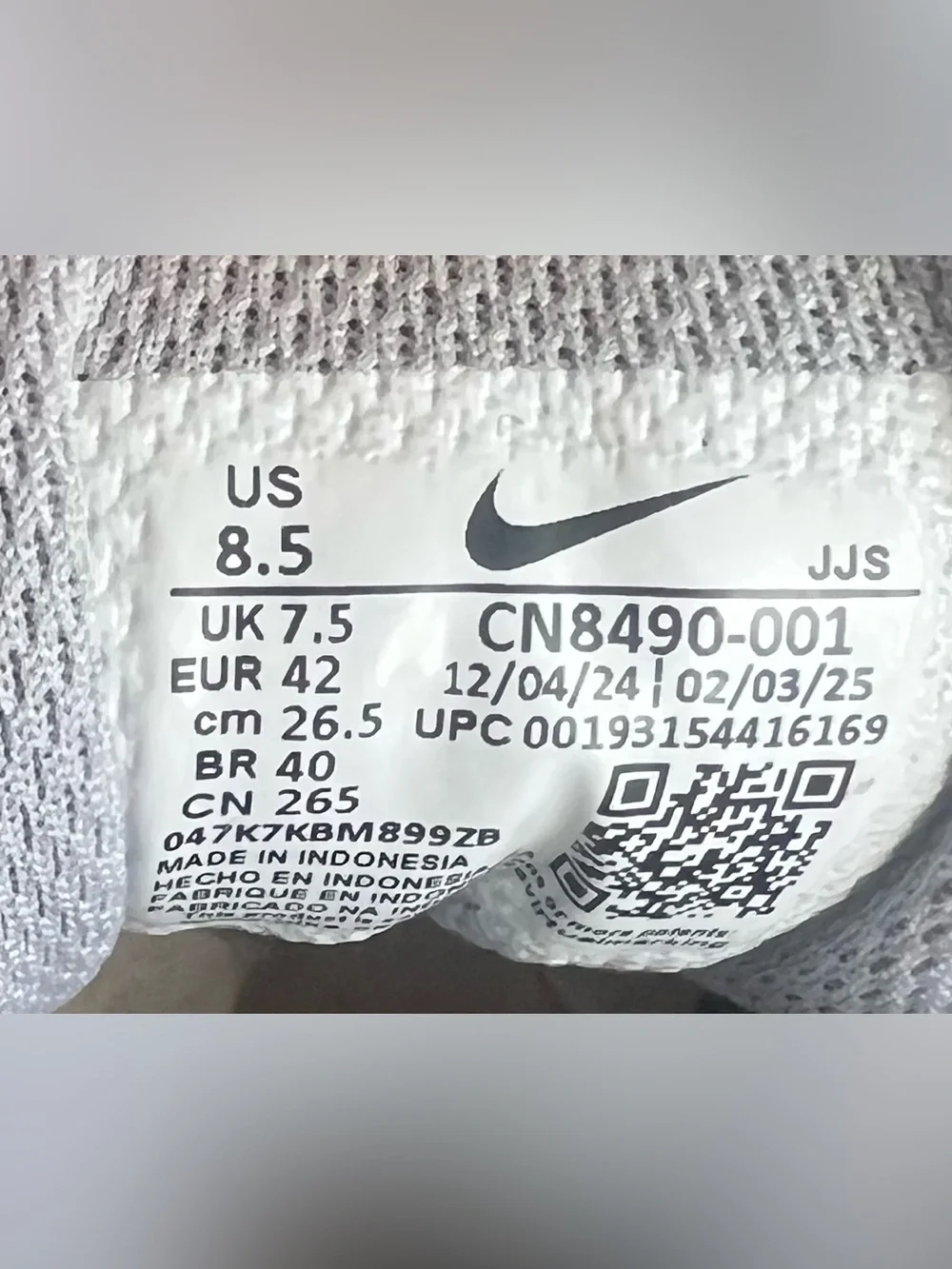 Nike Men’s 8.5/ W 9.5. Air Max 90 Sneakers - Light Grey